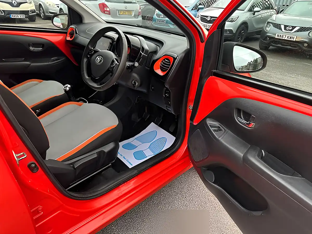 Used 2014 Toyota Aygo X-Cite Orange - Interior and Exterior details 12