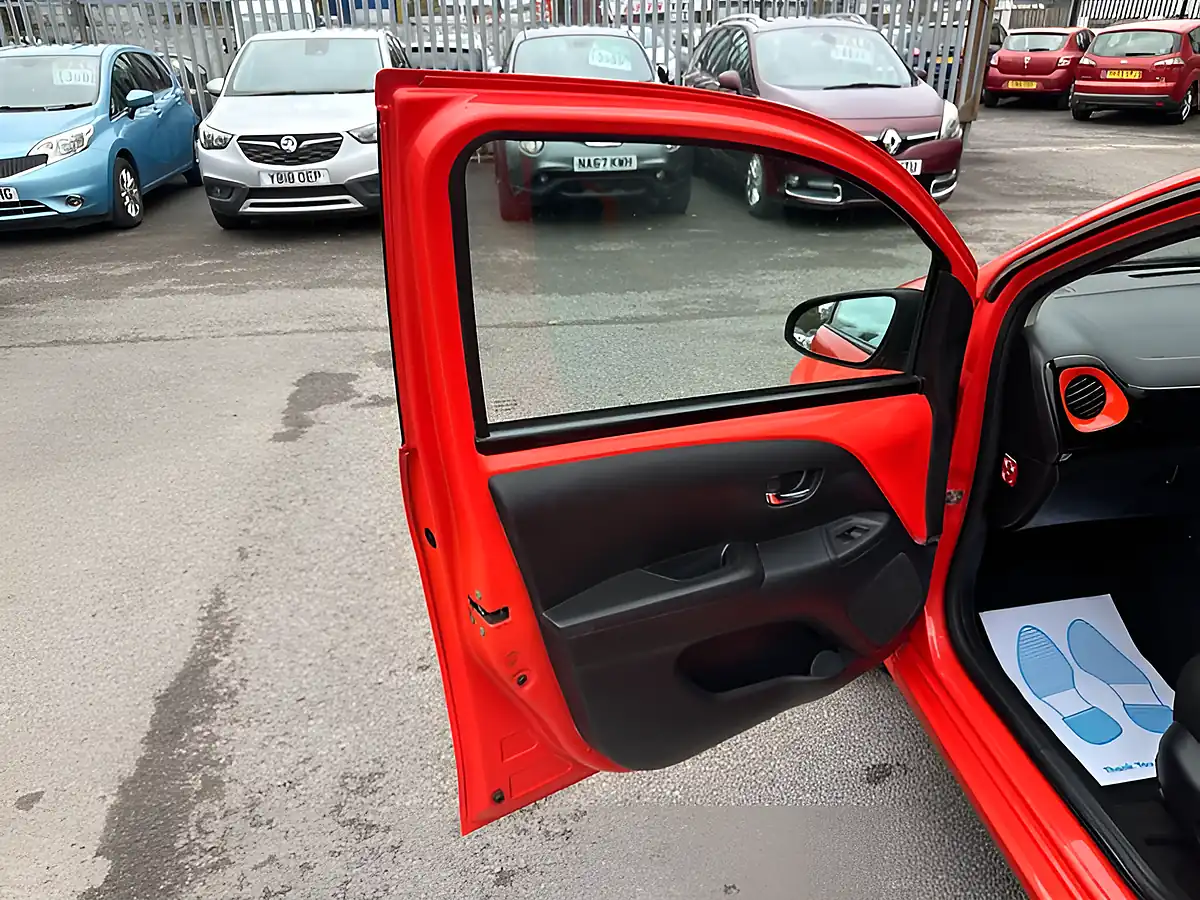 Used 2014 Toyota Aygo X-Cite Orange - Interior and Exterior details 20