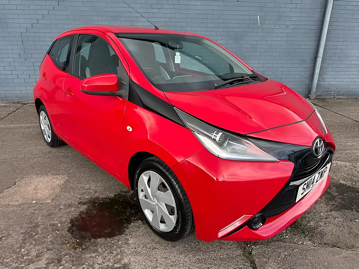 Used 2014 Toyota Aygo X-Play Red - Front View
