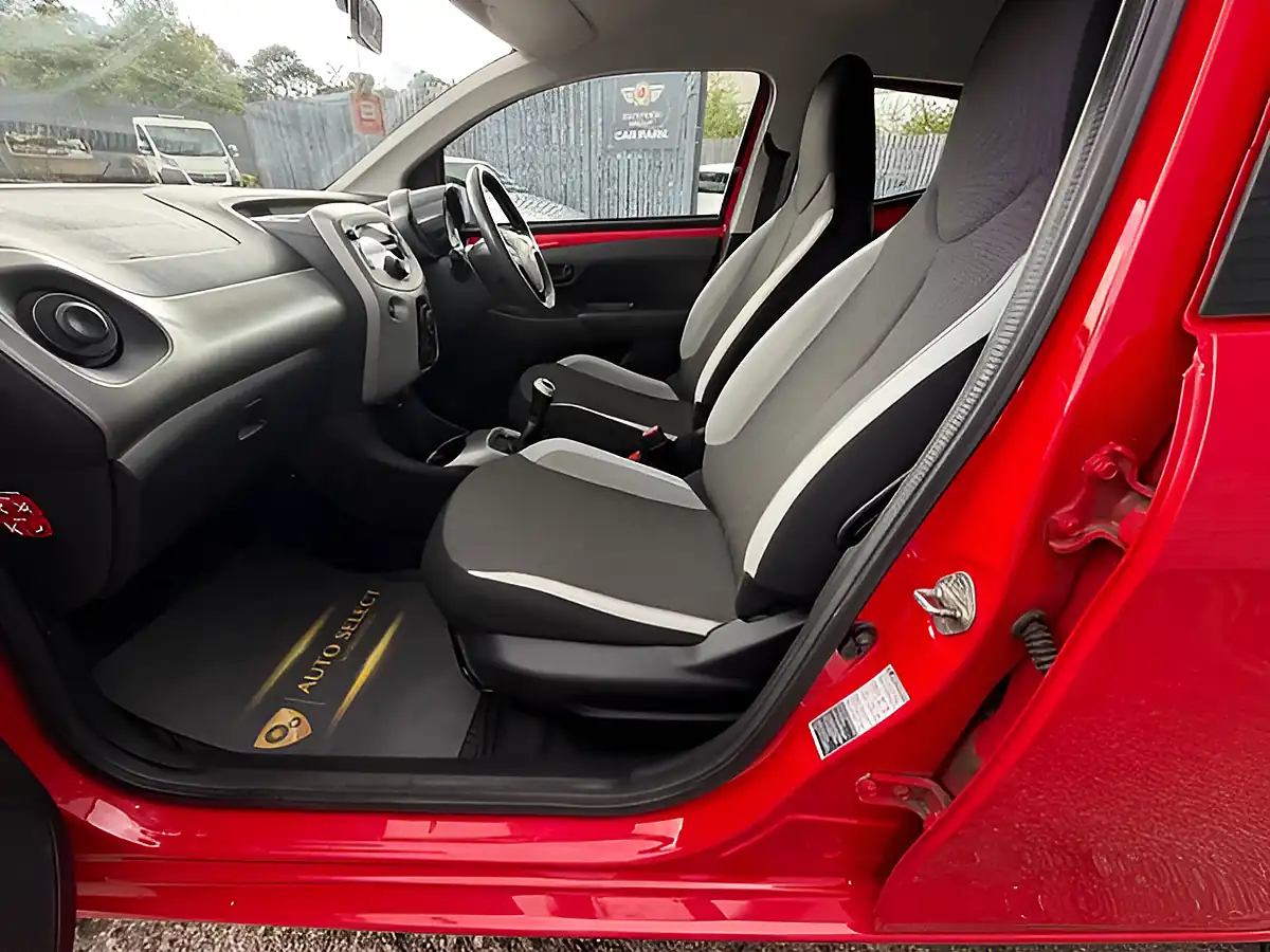 Used 2014 Toyota Aygo X-Play Red - Interior and Exterior details 12