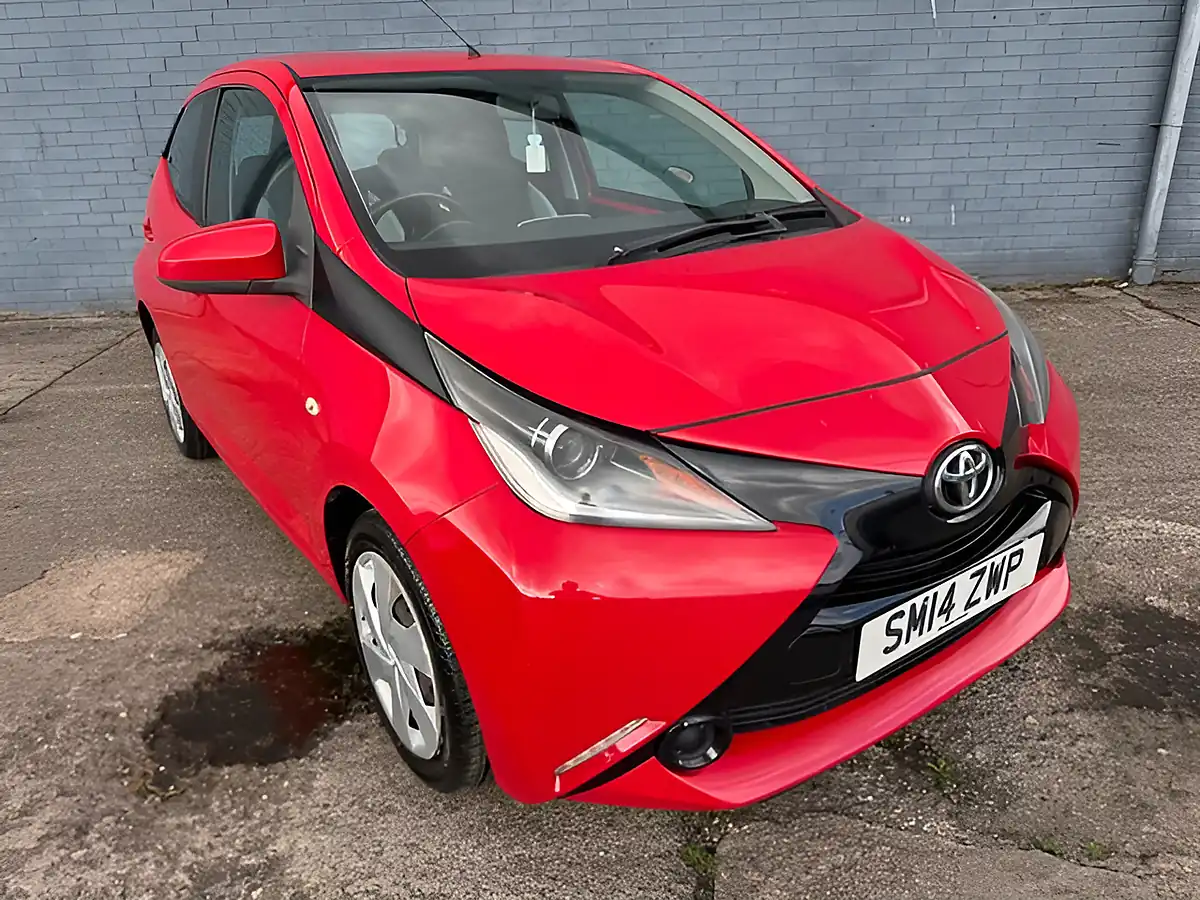 Used 2014 Toyota Aygo X-Play Red - Interior and Exterior details 3