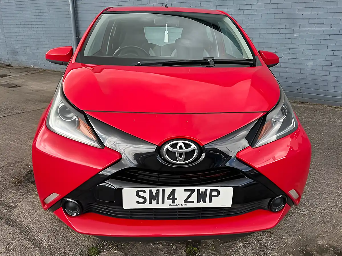 Used 2014 Toyota Aygo X-Play Red - Interior and Exterior details 5