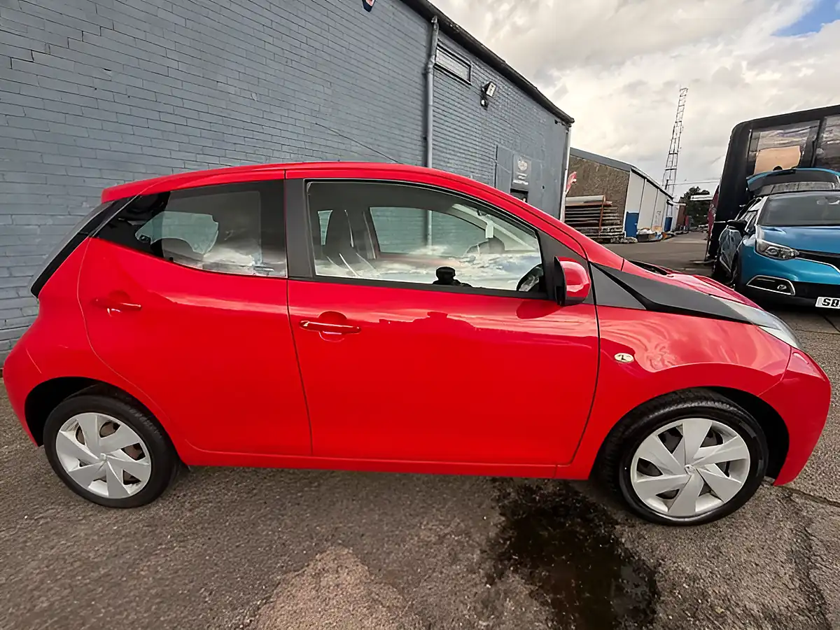 Used 2014 Toyota Aygo X-Play Red - Interior and Exterior details 8