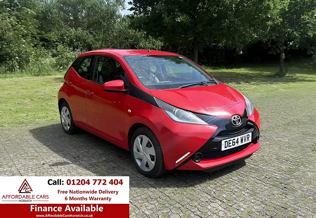 Used 2014 Toyota Aygo X-Play Red - Front View