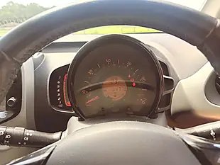 Used 2014 Toyota Aygo X-Play Red - Interior and Exterior details 13