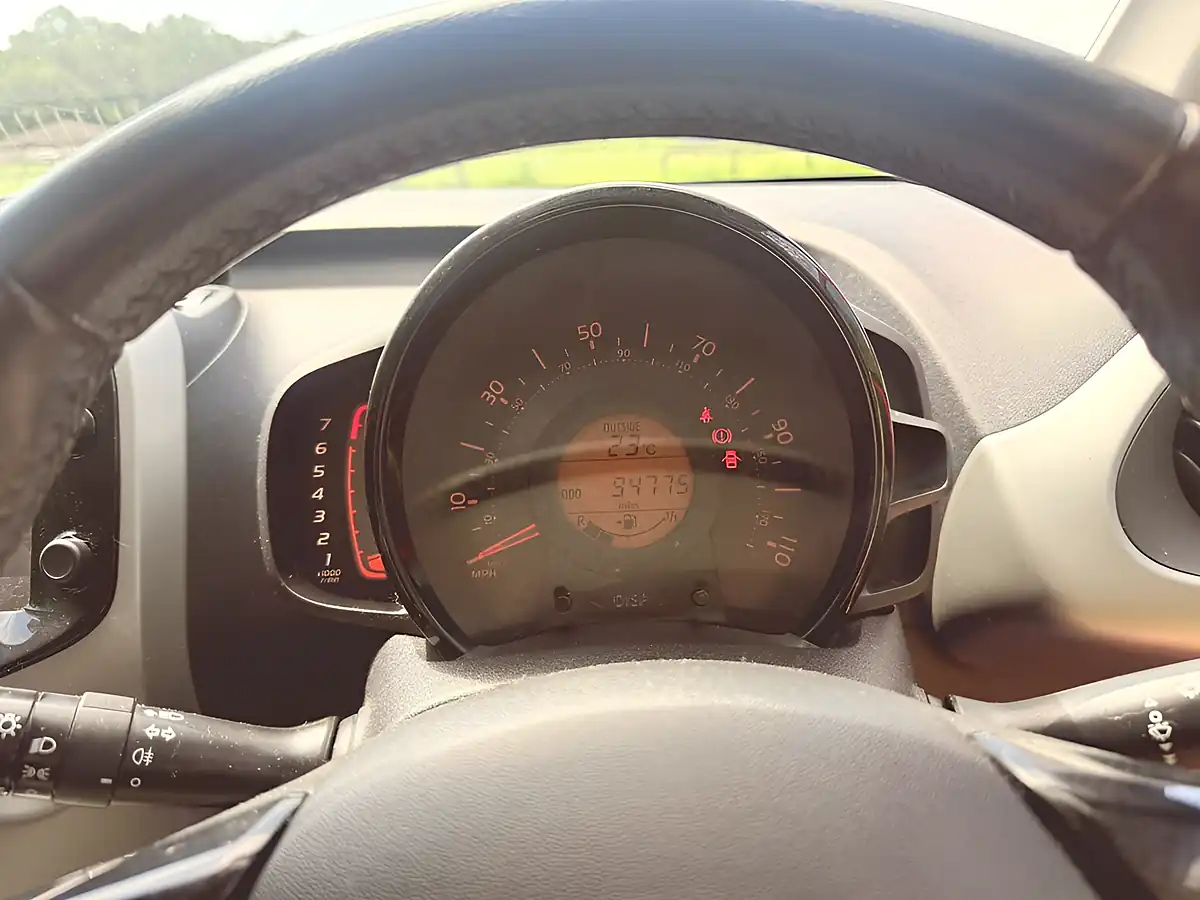 Used 2014 Toyota Aygo X-Play Red - Interior and Exterior details 13