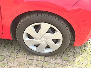 Used 2014 Toyota Aygo X-Play Red - Interior and Exterior details 19