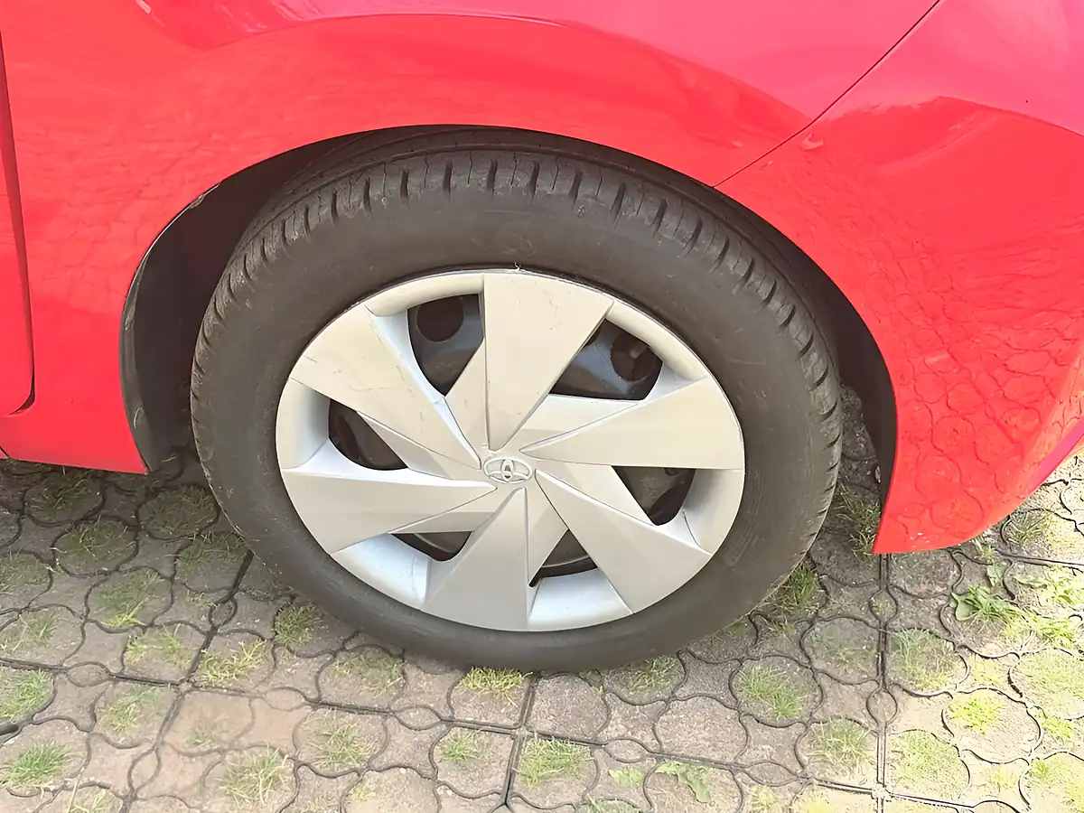 Used 2014 Toyota Aygo X-Play Red - Interior and Exterior details 19