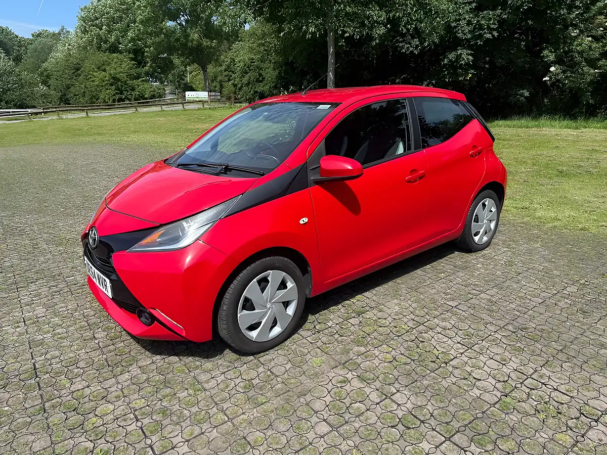 Used 2014 Toyota Aygo X-Play Red - Interior and Exterior details 3