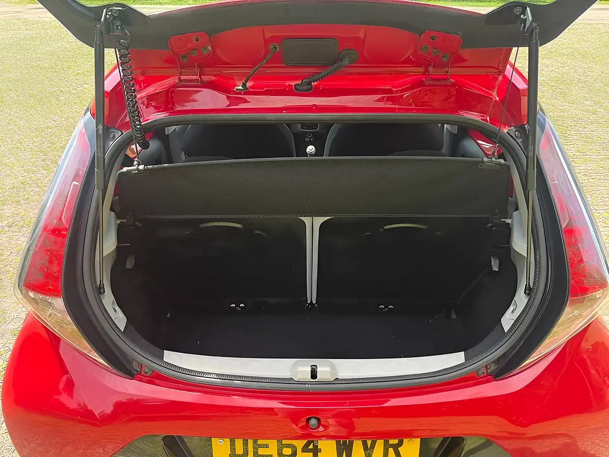Used 2014 Toyota Aygo X-Play Red - Interior and Exterior details 7