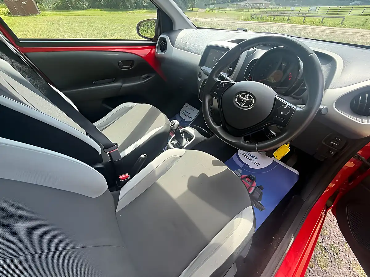 Used 2014 Toyota Aygo X-Play Red - Interior and Exterior details 8