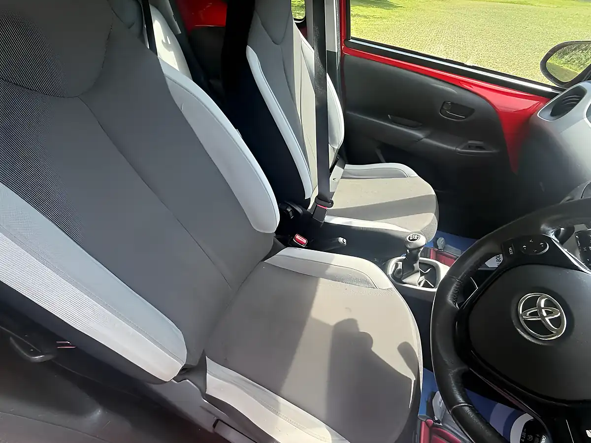 Used 2014 Toyota Aygo X-Play Red - Interior and Exterior details 9