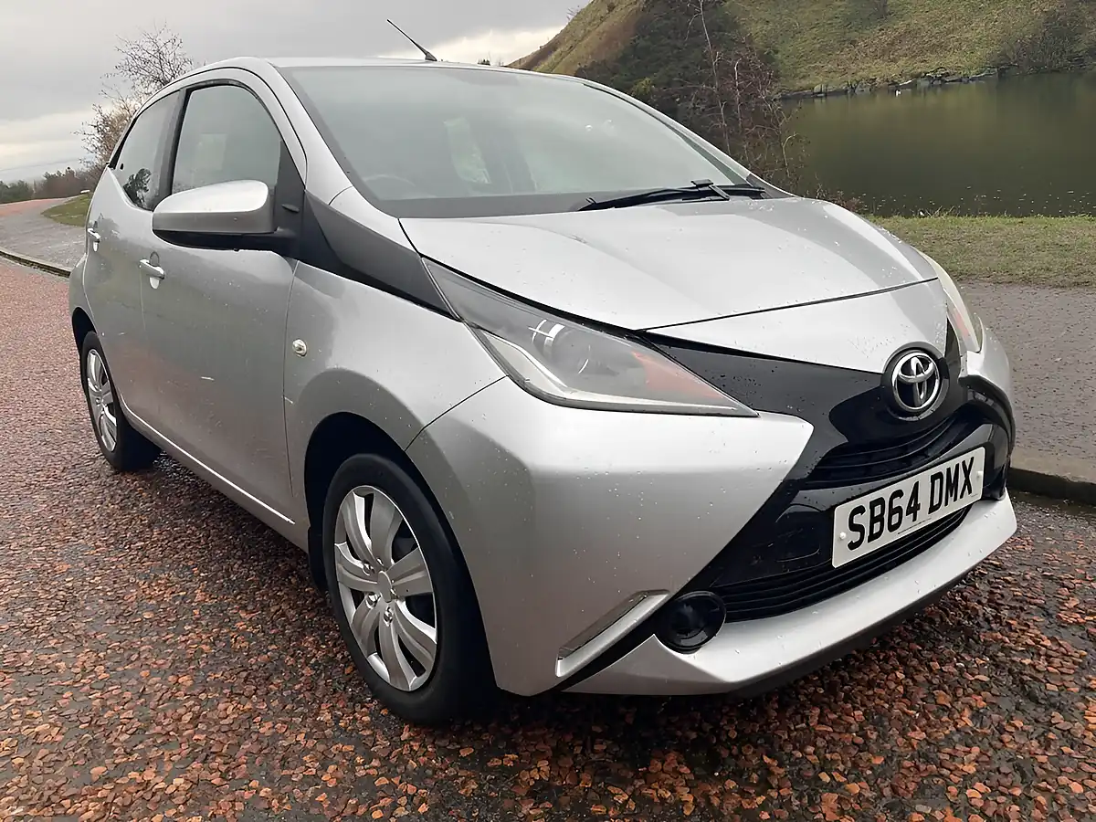 Used 2014 Toyota Aygo X-Play Silver - Front View