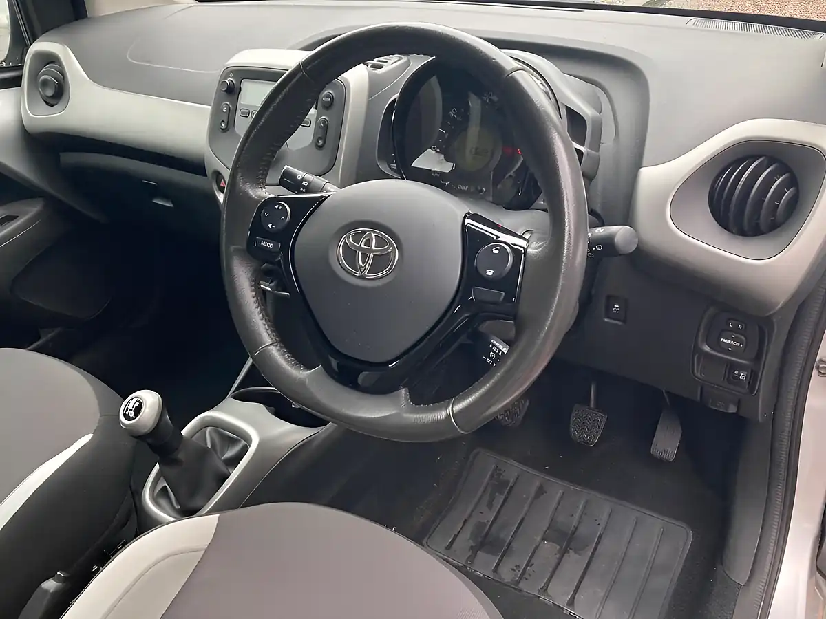 Used 2014 Toyota Aygo X-Play Silver - Interior and Exterior details 12