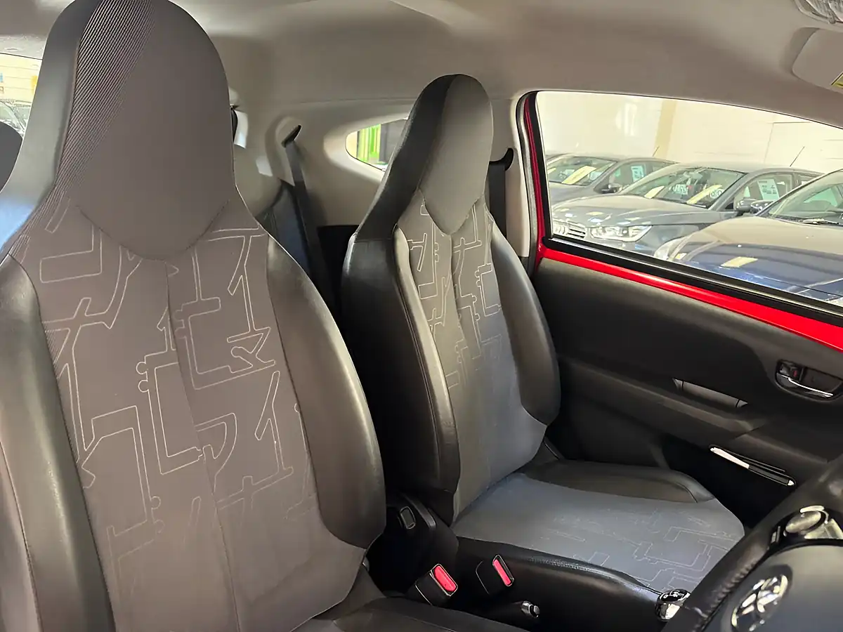 Used 2014 Toyota Aygo X-Pression Red - Interior and Exterior details 8