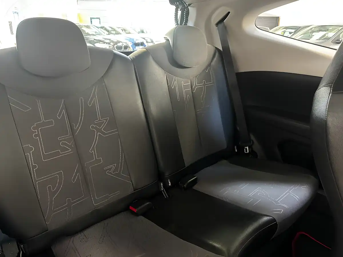 Used 2014 Toyota Aygo X-Pression Red - Interior and Exterior details 9