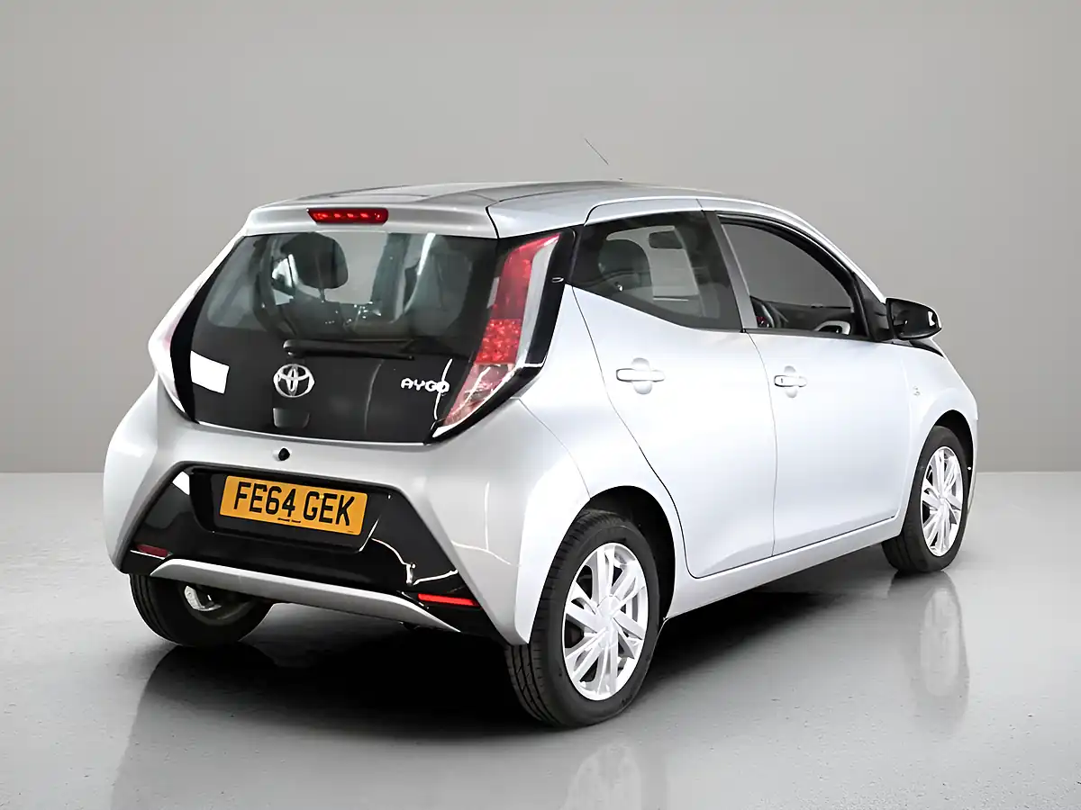 Used 2014 Toyota Aygo X-Pression Silver - Interior and Exterior details 4