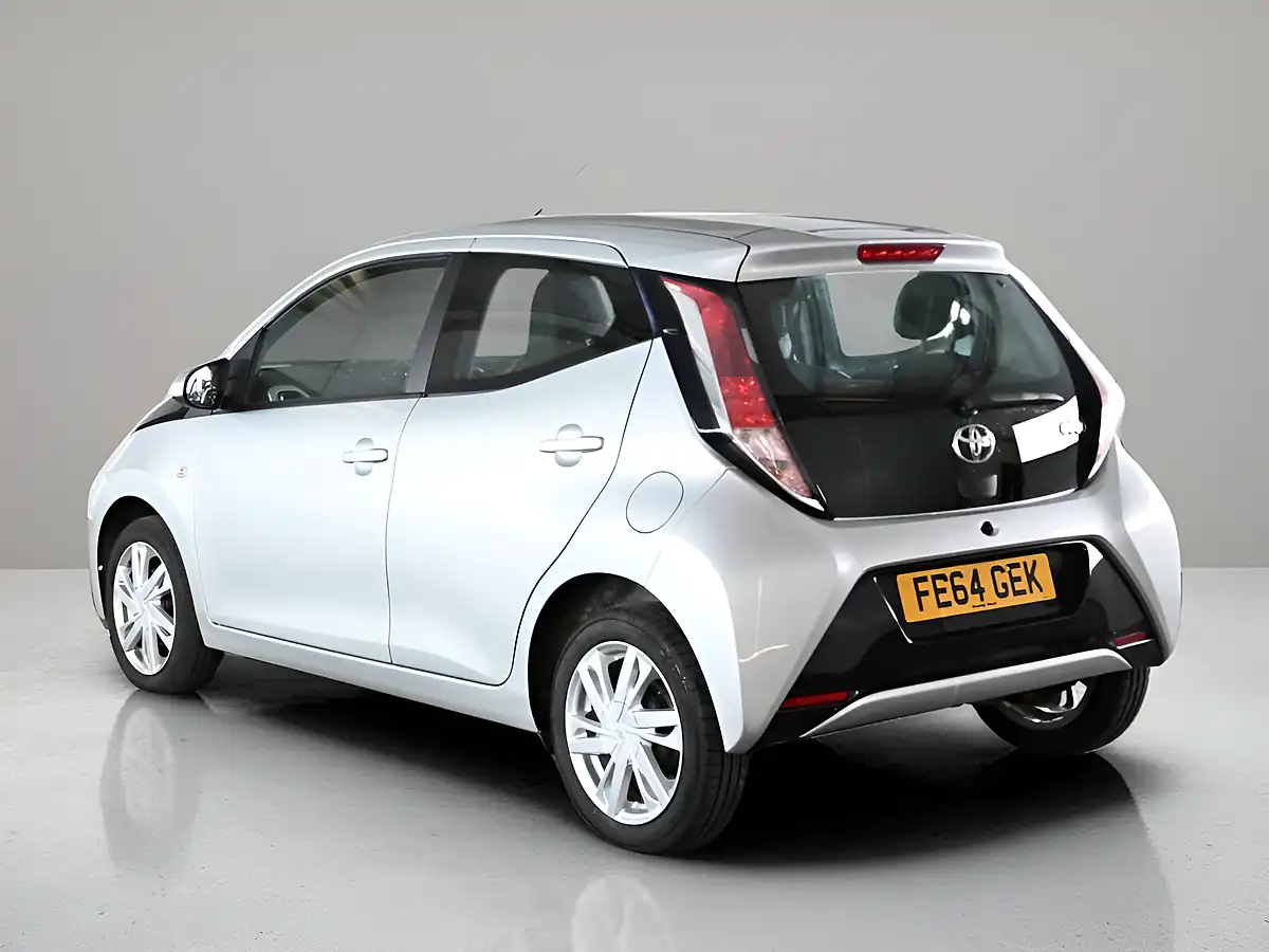 Used 2014 Toyota Aygo X-Pression Silver - Interior and Exterior details 5