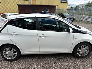 Used 2014 Toyota Aygo X-Pression White - Interior and Exterior details 10