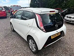 Used 2014 Toyota Aygo X-Pression White - Interior and Exterior details 12