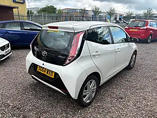 Used 2014 Toyota Aygo X-Pression White - Interior and Exterior details 14