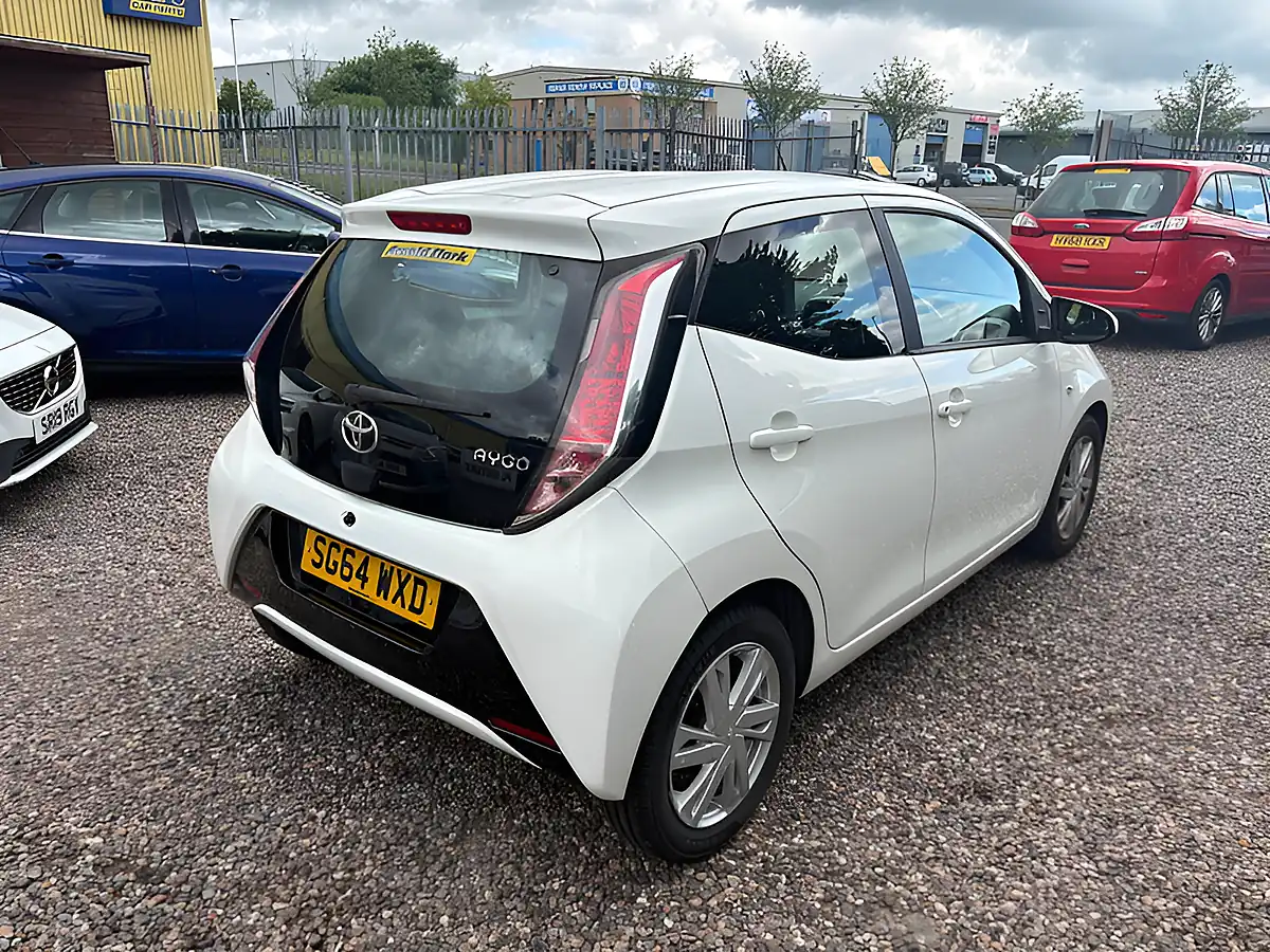 Used 2014 Toyota Aygo X-Pression White - Interior and Exterior details 14