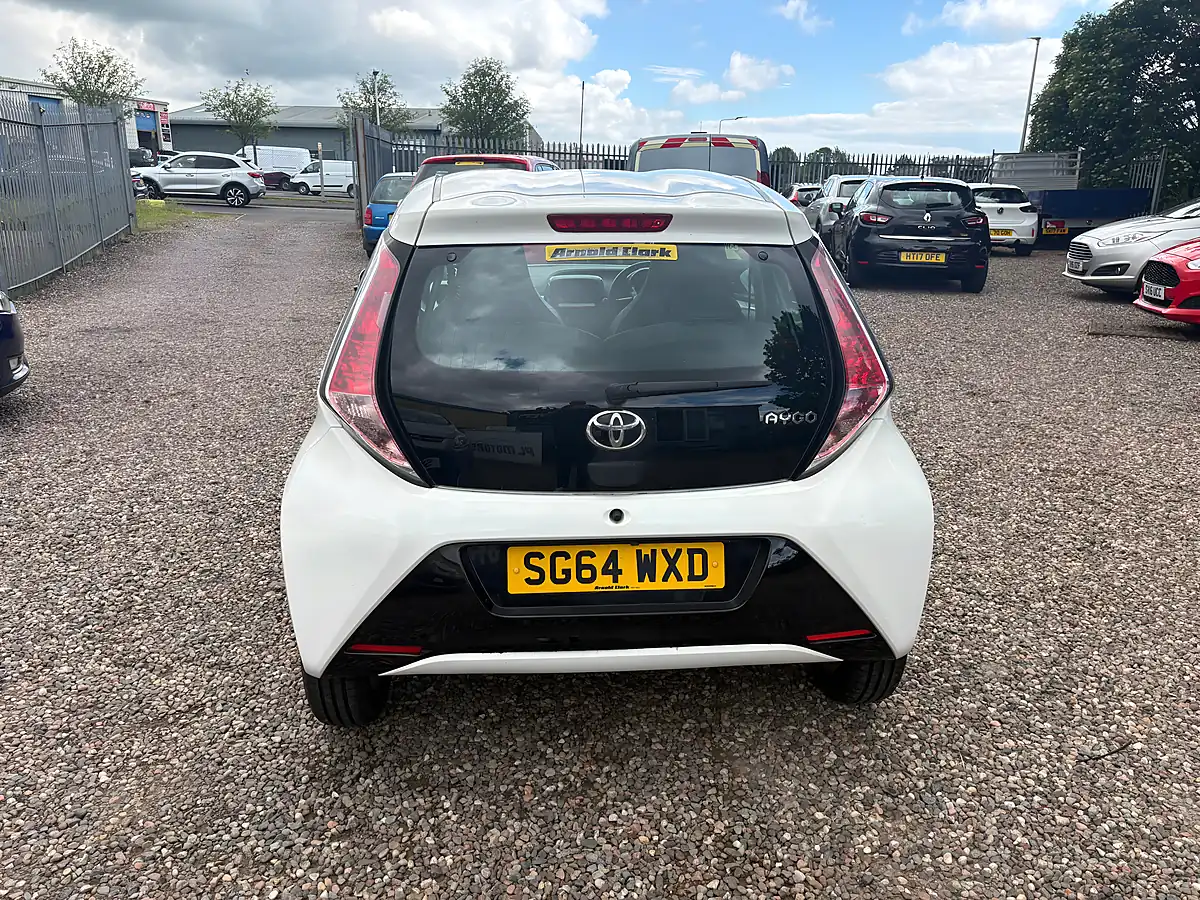Used 2014 Toyota Aygo X-Pression White - Interior and Exterior details 15