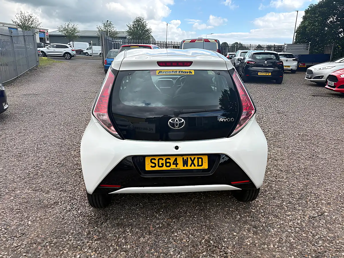 Used 2014 Toyota Aygo X-Pression White - Interior and Exterior details 16