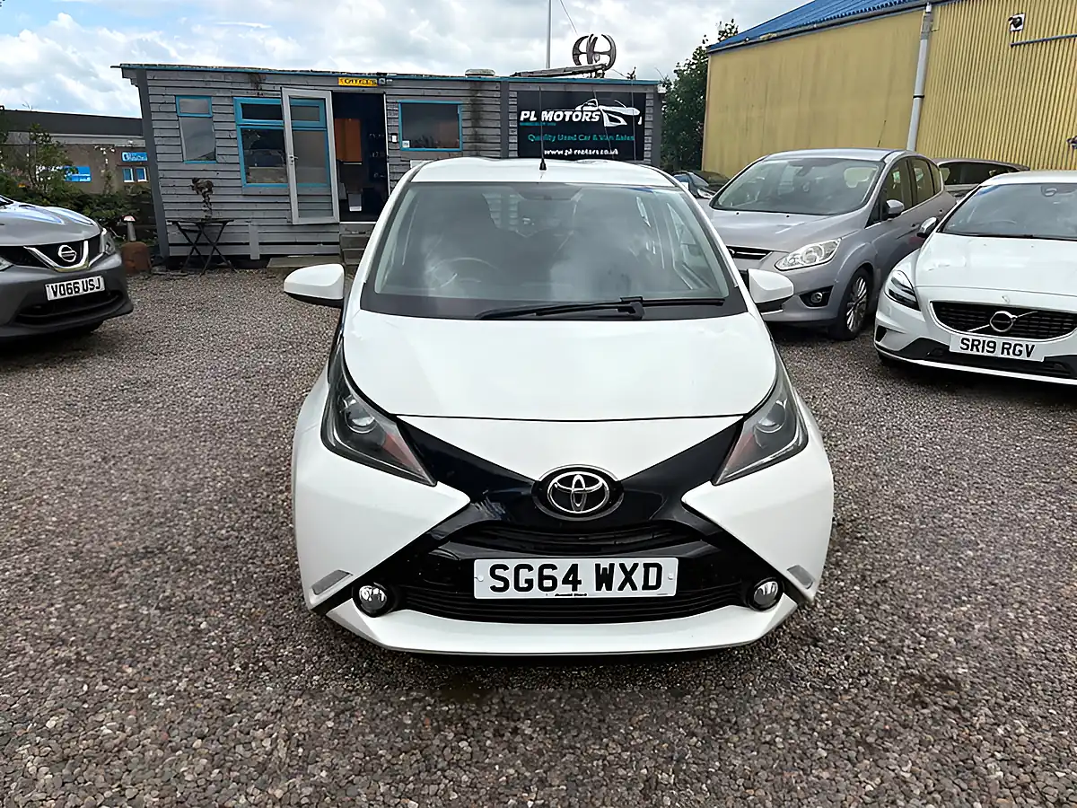 Used 2014 Toyota Aygo X-Pression White - Interior and Exterior details 4