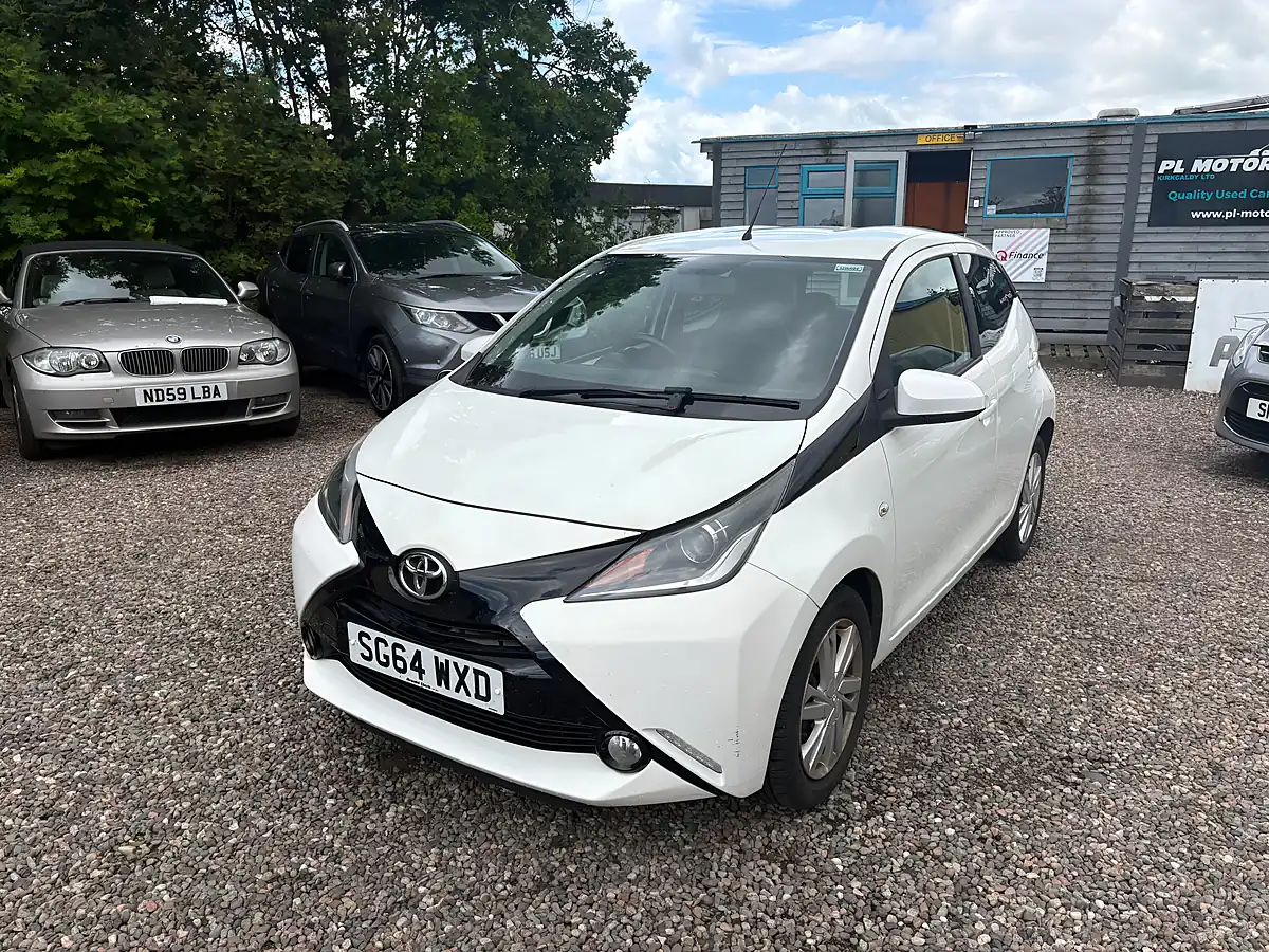 Used 2014 Toyota Aygo X-Pression White - Interior and Exterior details 5