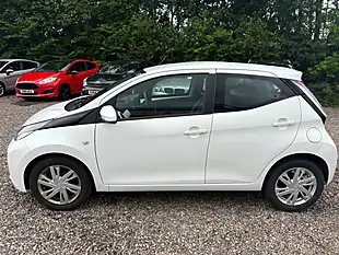 Used 2014 Toyota Aygo X-Pression White - Interior and Exterior details 7