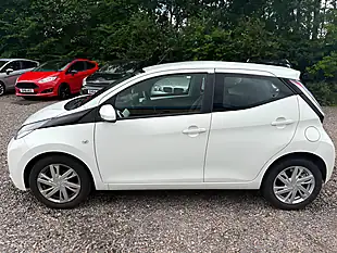 Used 2014 Toyota Aygo X-Pression White - Interior and Exterior details 8