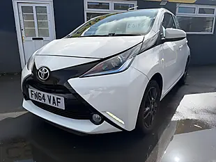 Used 2014 Toyota Aygo X-Pression White - Interior and Exterior details 10