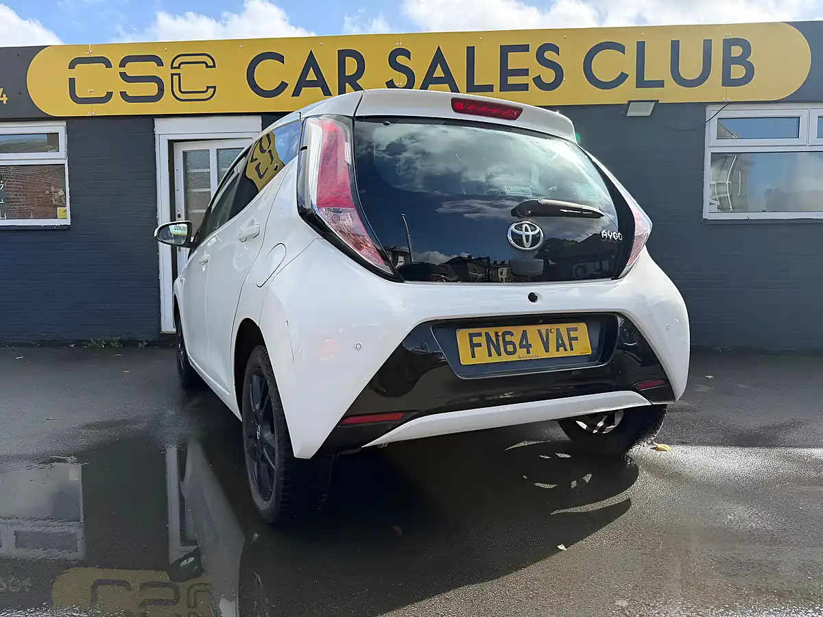 Used 2014 Toyota Aygo X-Pression White - Interior and Exterior details 11