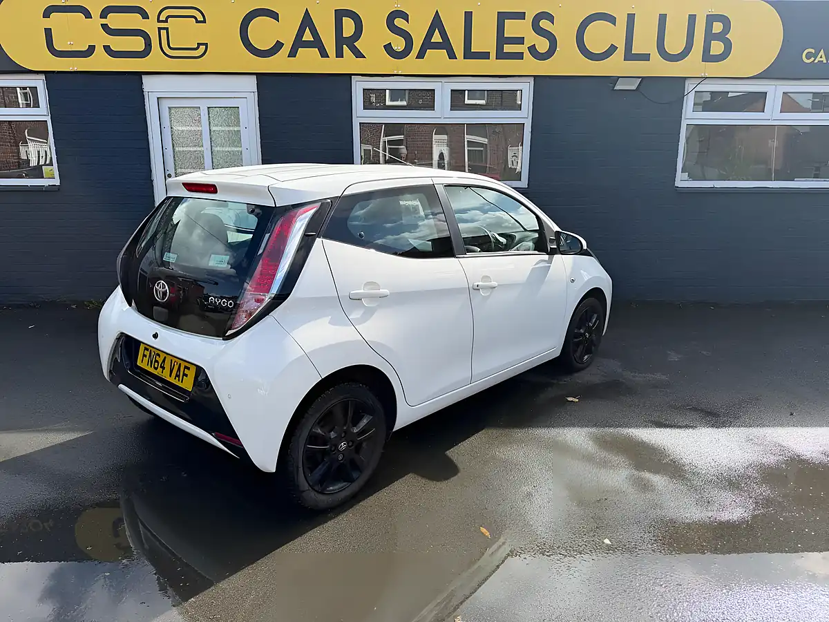 Used 2014 Toyota Aygo X-Pression White - Interior and Exterior details 14
