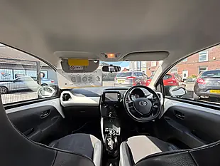 Used 2014 Toyota Aygo X-Pression White - Interior and Exterior details 15