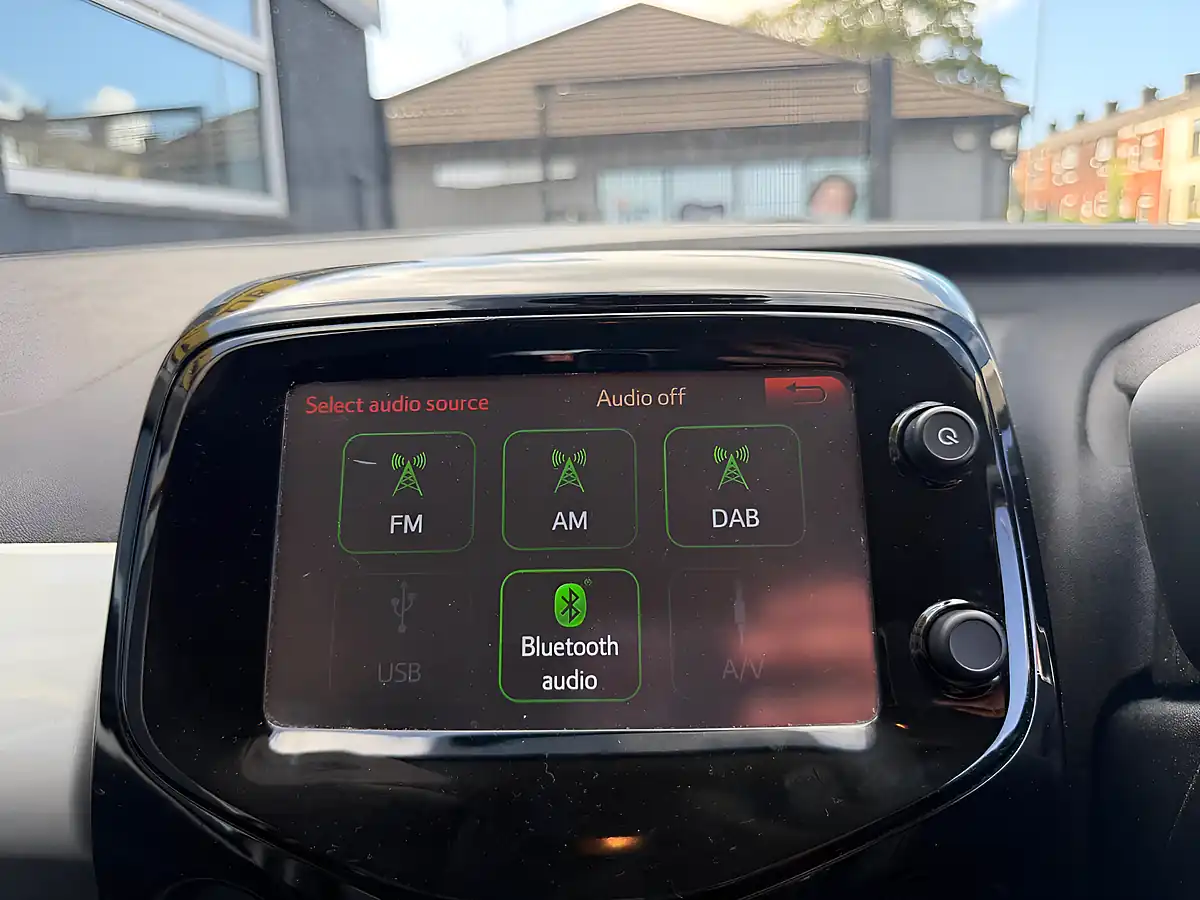 Used 2014 Toyota Aygo X-Pression White - Interior and Exterior details 18