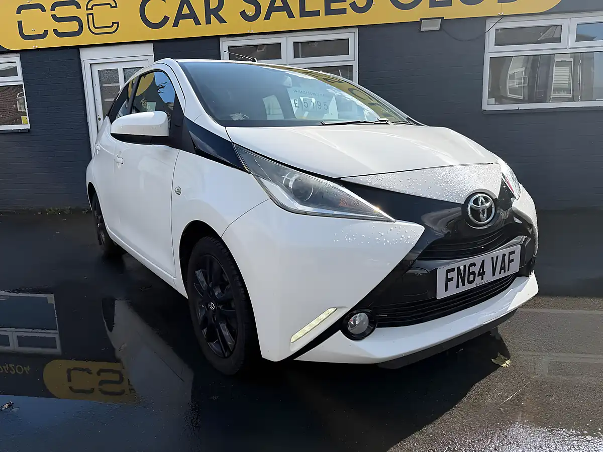 Used 2014 Toyota Aygo X-Pression White - Interior and Exterior details 5