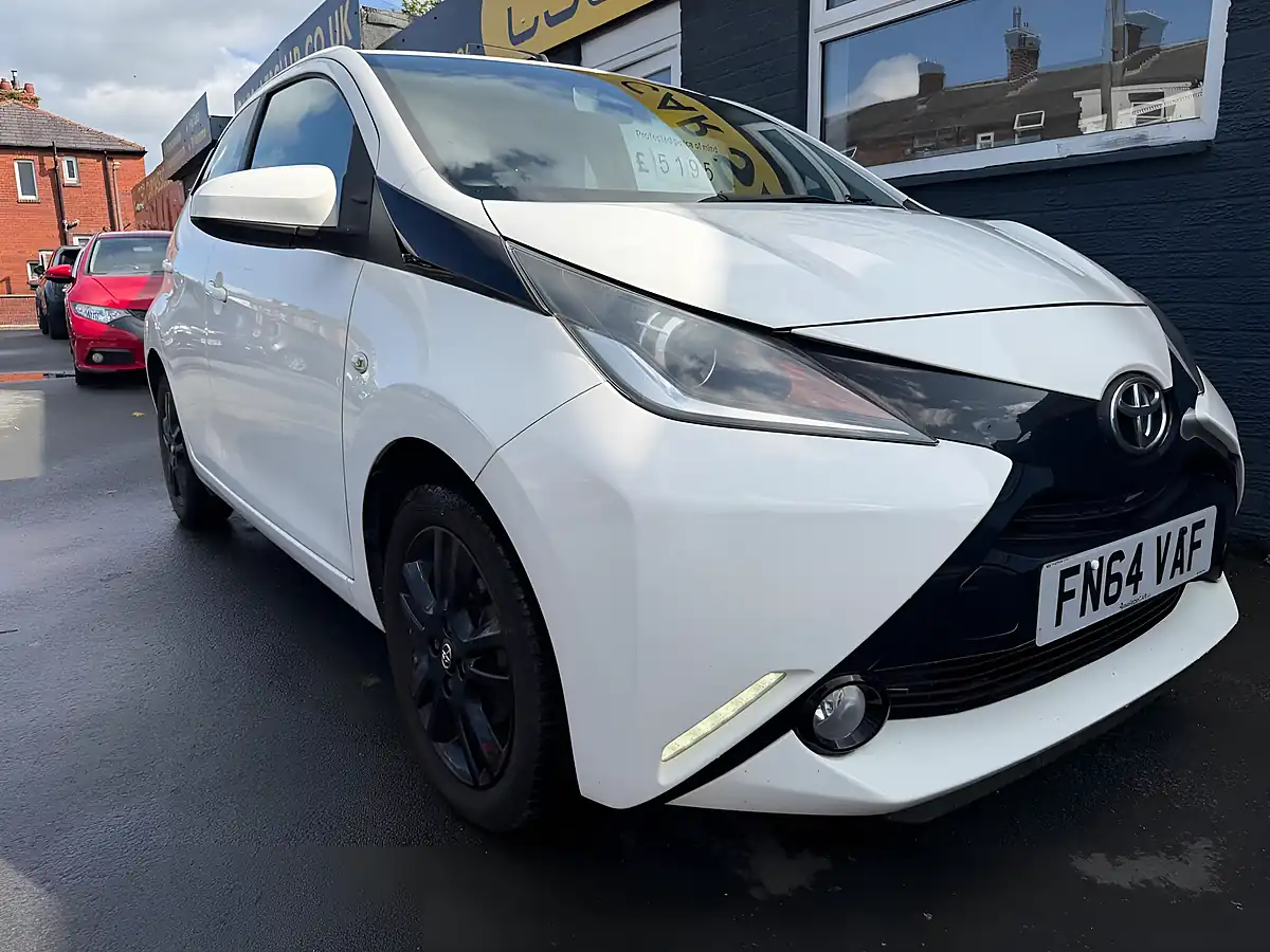 Used 2014 Toyota Aygo X-Pression White - Interior and Exterior details 7