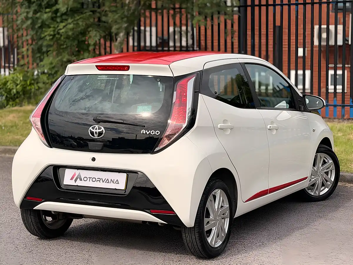 Used 2014 Toyota Aygo X-Pression White - Interior and Exterior details 10