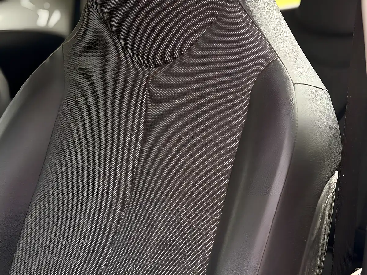 Used 2014 Toyota Aygo X-Pression White - Interior and Exterior details 12