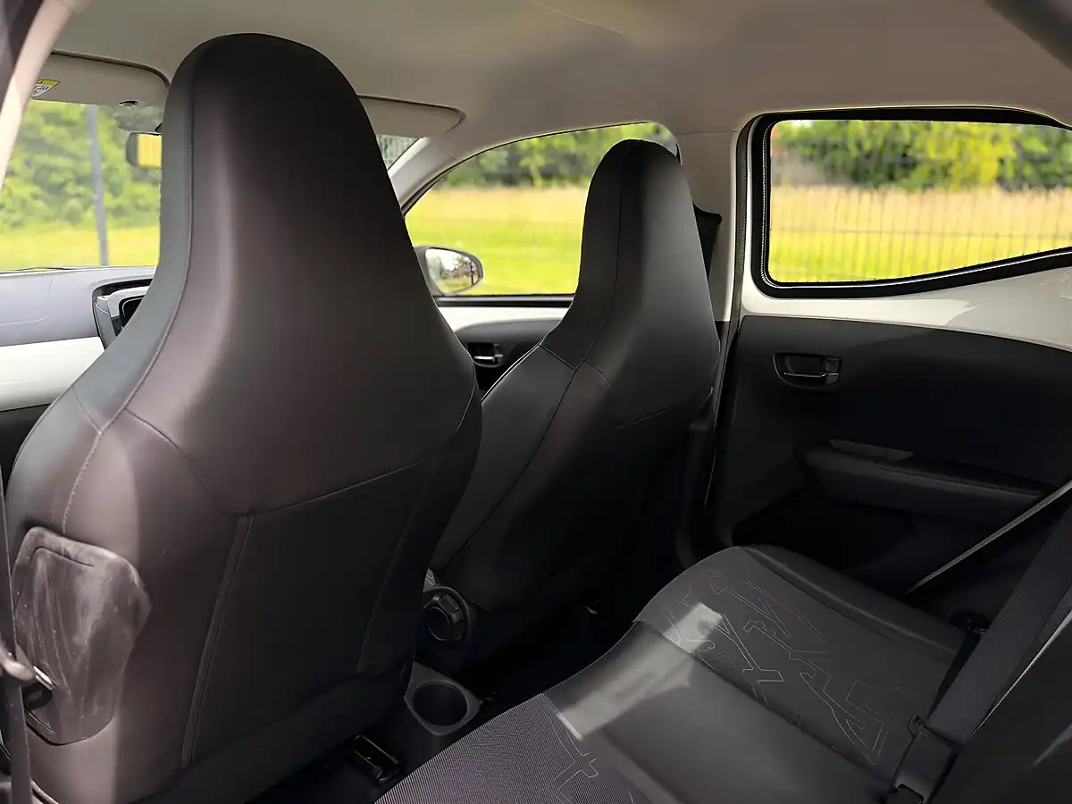 Used 2014 Toyota Aygo X-Pression White - Interior and Exterior details 13