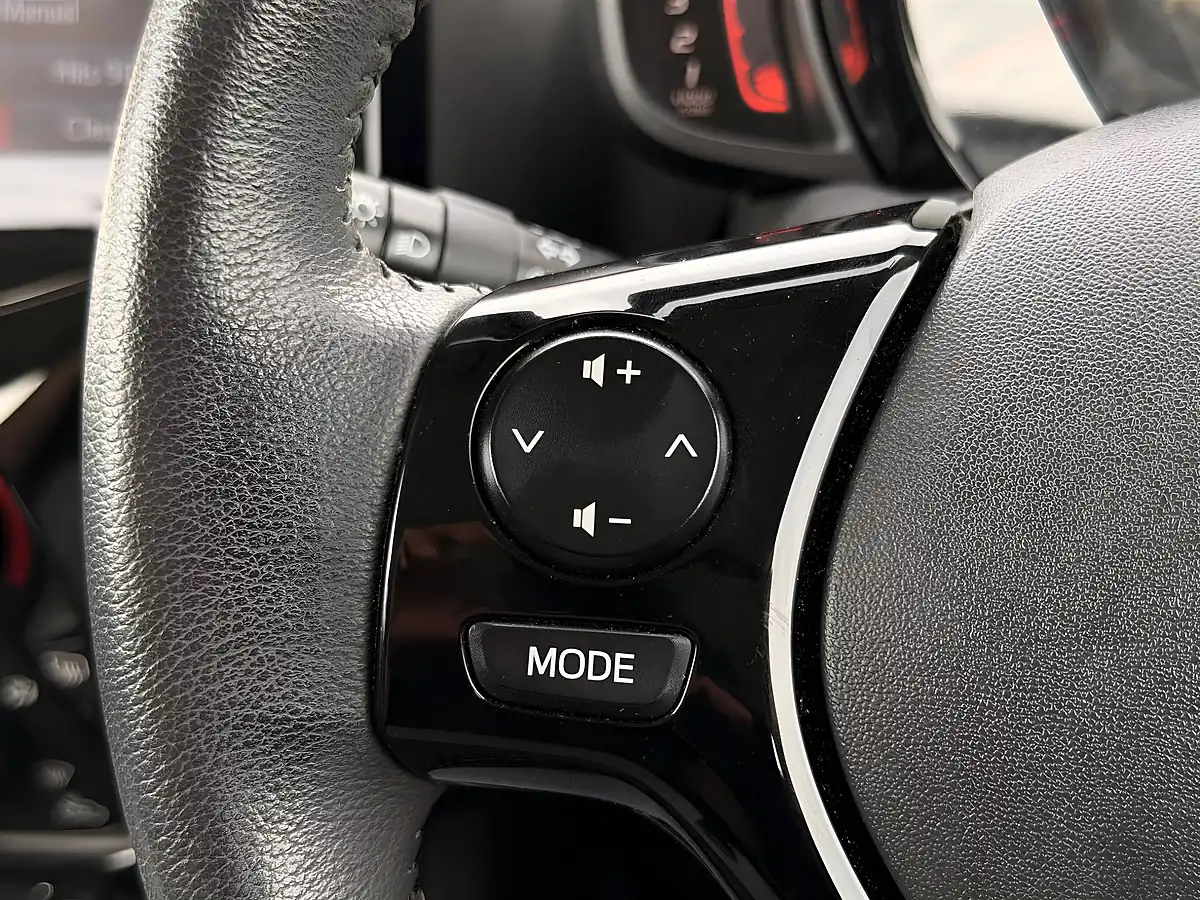 Used 2014 Toyota Aygo X-Pression White - Interior and Exterior details 15