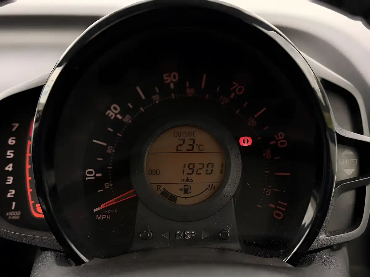 Used 2014 Toyota Aygo X-Pression White - Interior and Exterior details 18