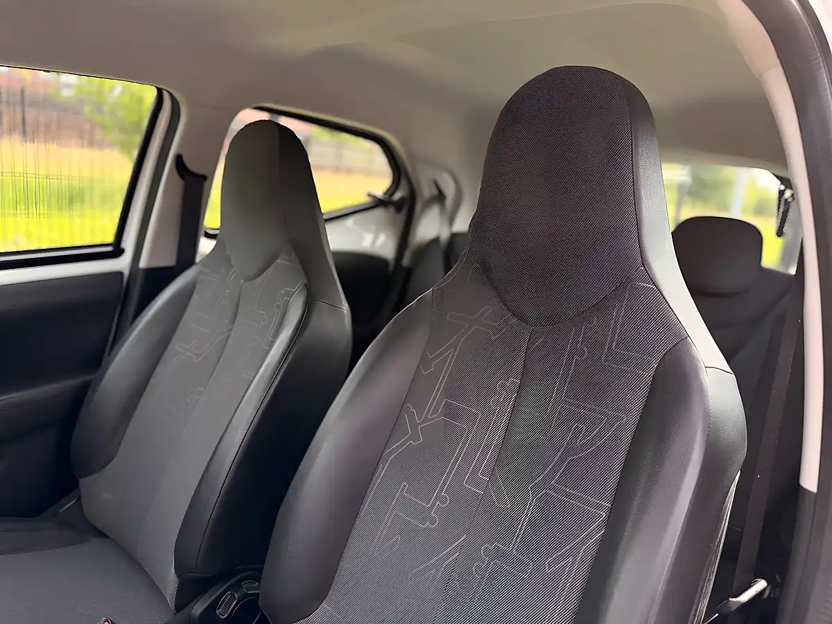 Used 2014 Toyota Aygo X-Pression White - Interior and Exterior details 19