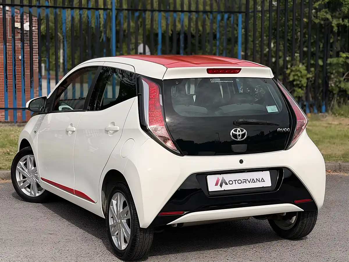 Used 2014 Toyota Aygo X-Pression White - Interior and Exterior details 20
