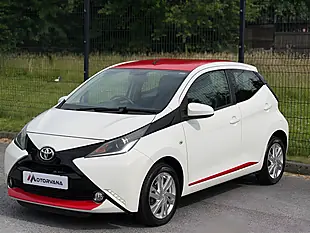 Used 2014 Toyota Aygo X-Pression White - Interior and Exterior details 3