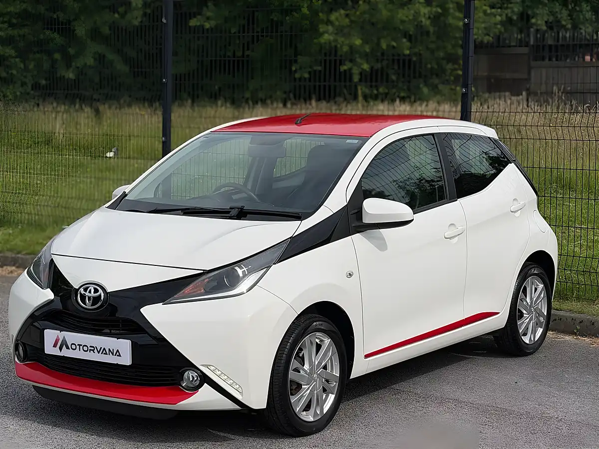 Used 2014 Toyota Aygo X-Pression White - Interior and Exterior details 3
