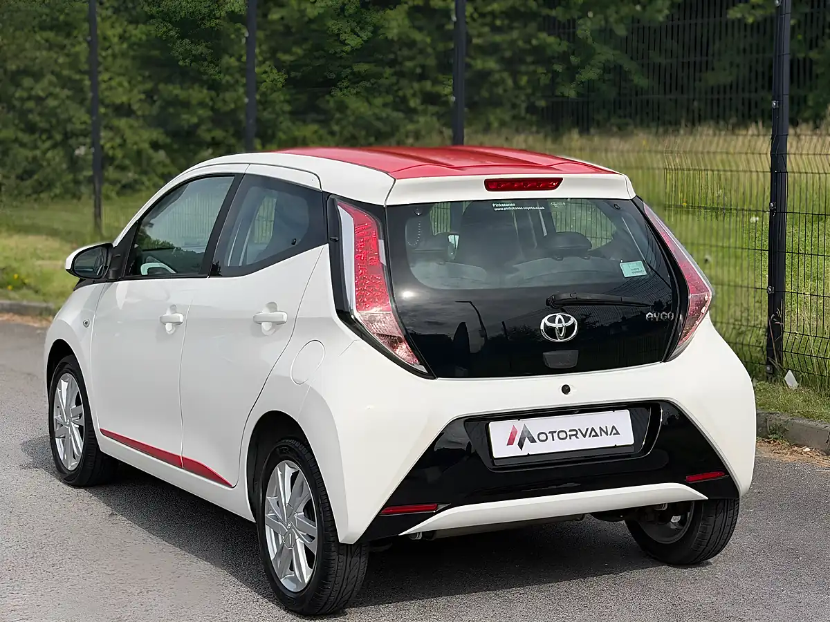 Used 2014 Toyota Aygo X-Pression White - Interior and Exterior details 4