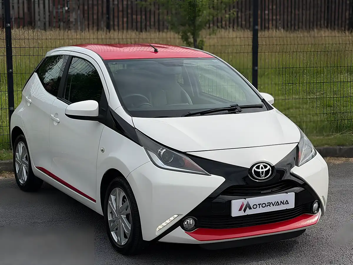 Used 2014 Toyota Aygo X-Pression White - Interior and Exterior details 6